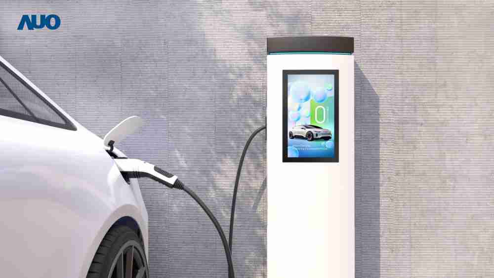 友達〝EVSE車用充電樁解決方案〞專為電動汽車充電樁設計，，具有高亮度、、、克服戶外艱難環境的耐溫、、、、耐紫外線等特性，，並搭載散熱性及擴充性強的高效能工業電腦，，可實現人機互動訴求，，，，如資訊顯示、、、支付等應用